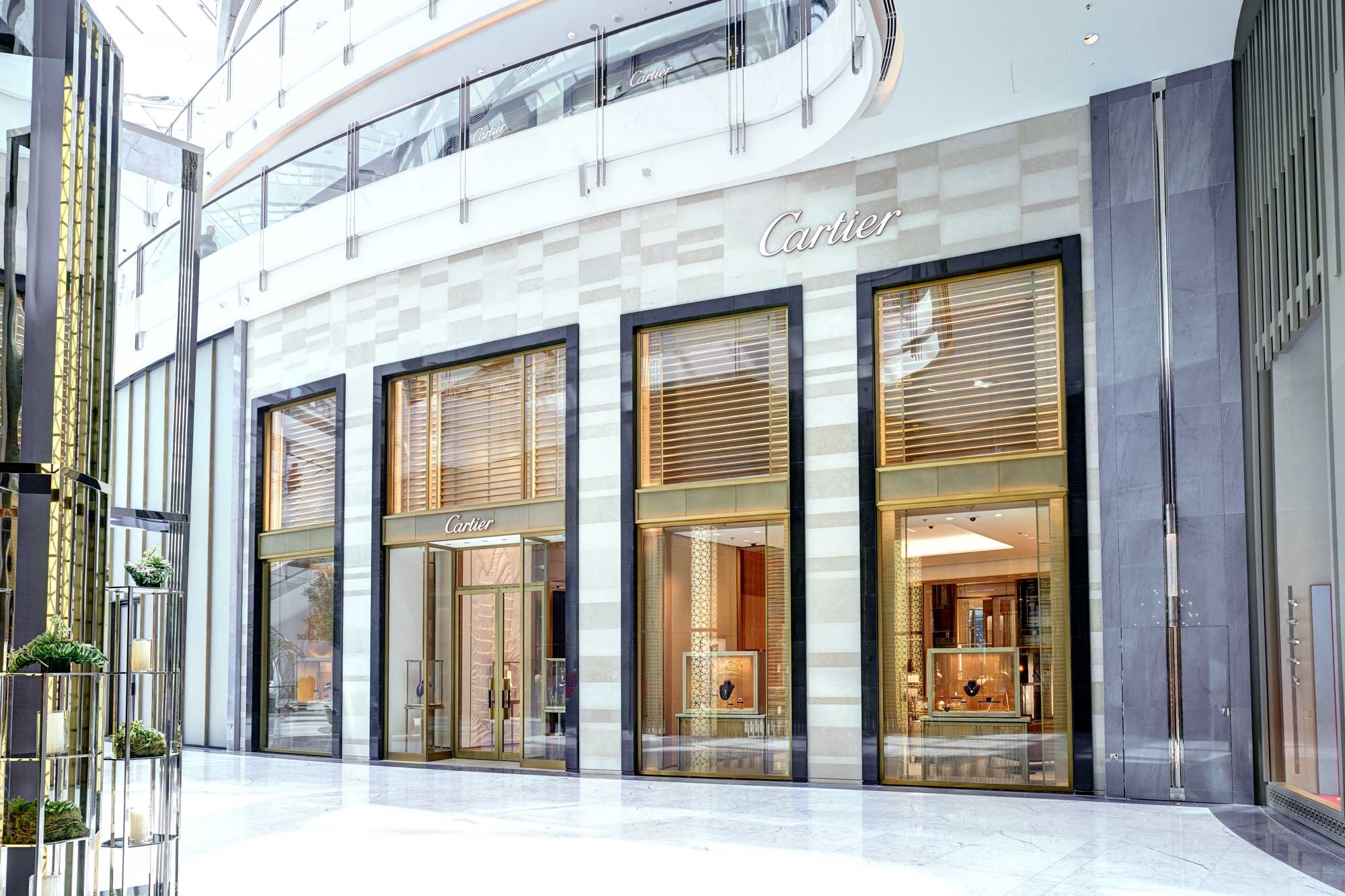 Dubai Mall Fashion Avenue 